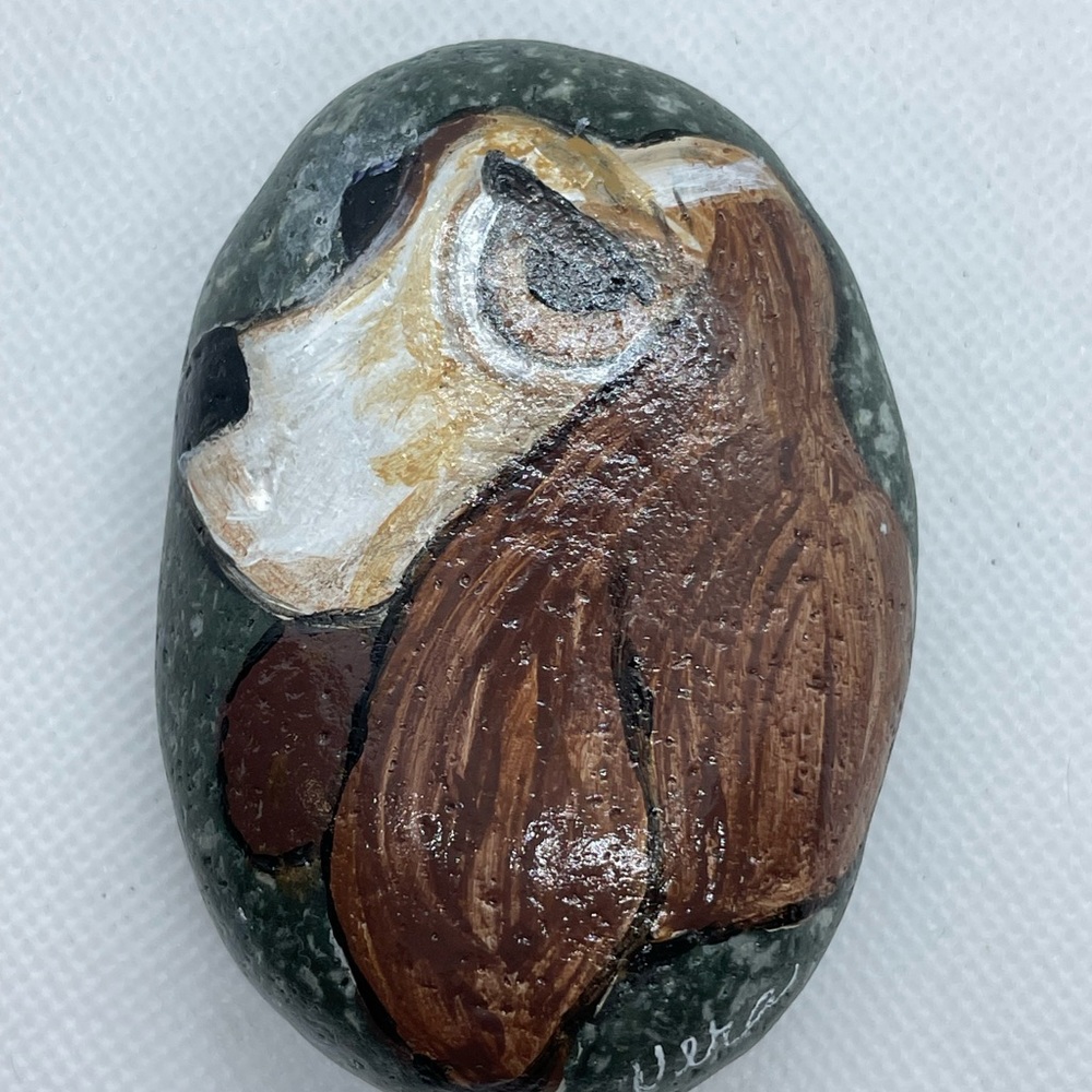 Hand crafted painted dog on natural black rock brown tan white puppy 3x2 inches - Picture 5 of 7